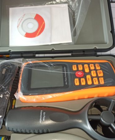 Digital handheld anemometer